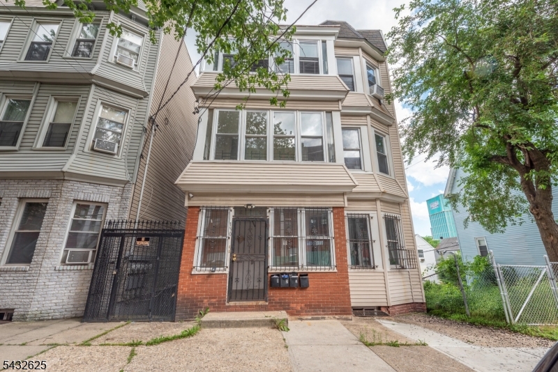 130 Milford Ave, Newark City
