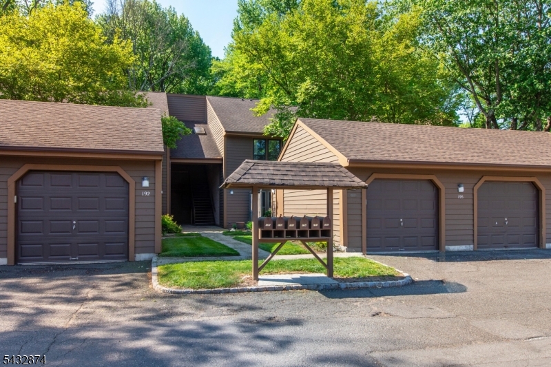 195 Hidden Hollow Ct, Edison Twp.