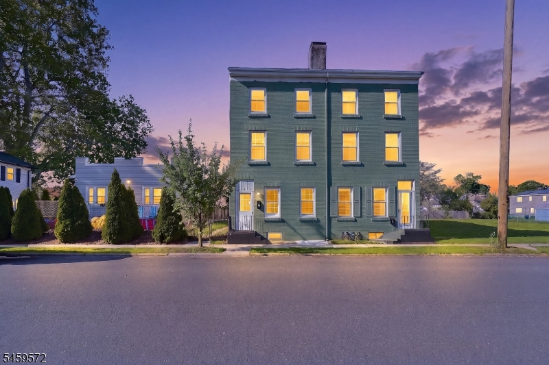 26 W 2Nd St, Florence Twp.