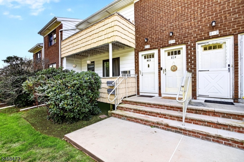 813 Victoria Ct Unit 813, Hillsborough Twp.