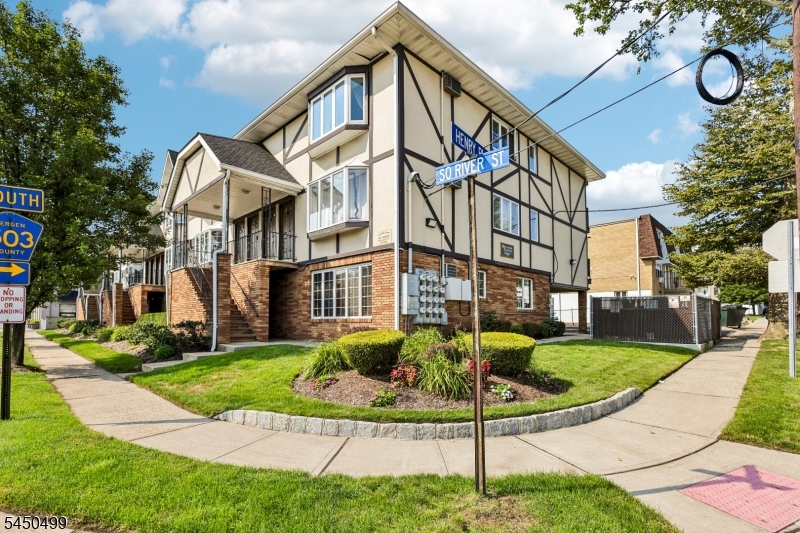 33 Henry Pl Unit B2, Hackensack City