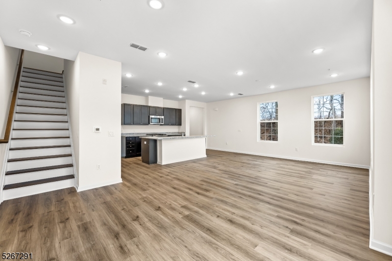 86 Depot Way, Dunellen Boro