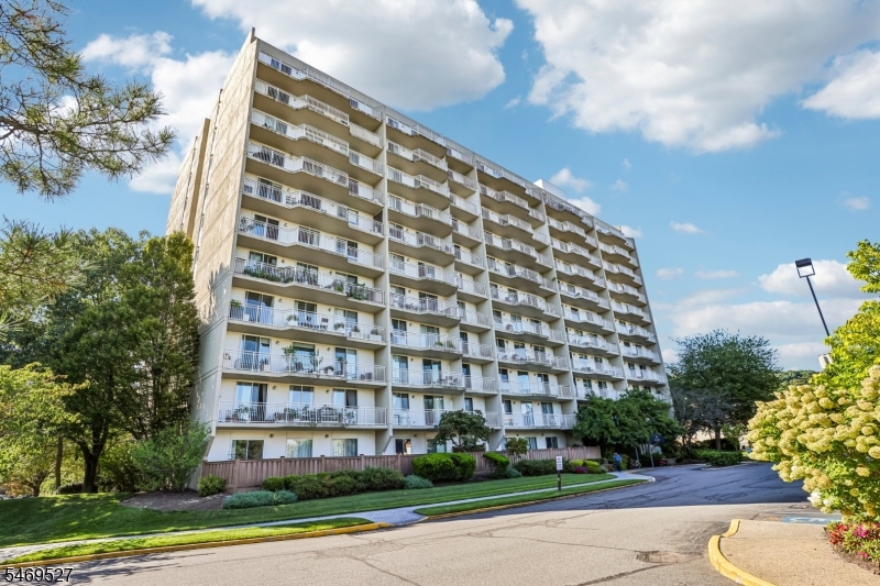 1077 River Rd Unit 205, Edgewater Boro