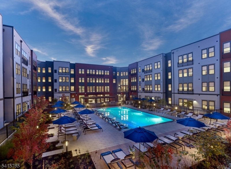 51 Okner Pkwy Unit 2013, Livingston Twp.