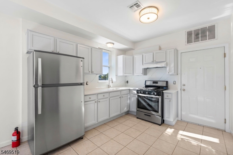 613 Ridge Rd Unit 2R, Lyndhurst Twp.