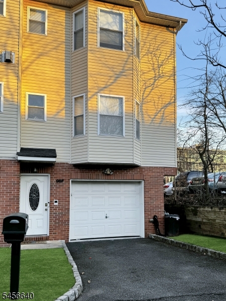 98 Hillyer St Unit F, City Of Orange Twp.