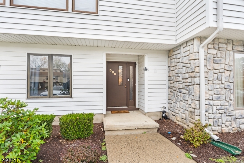 386 Mohegan Cir, Andover Twp.