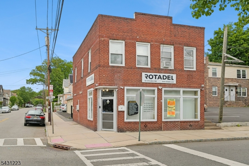 47 Chestnut St, West Orange Twp.