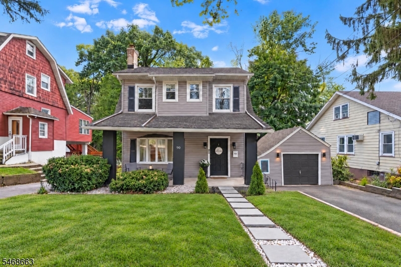 90 Woodland Rd, Bloomfield Twp.