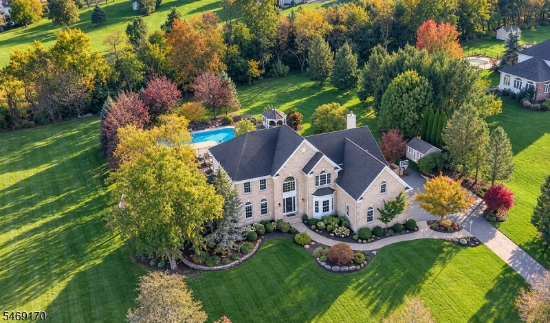28 Nashaway Dr, Raritan Twp.