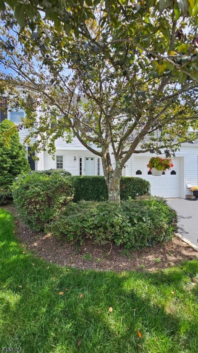 55 Hampshire Dr, Mendham Boro