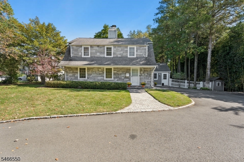 68 Crescent Pl, Millburn Twp.