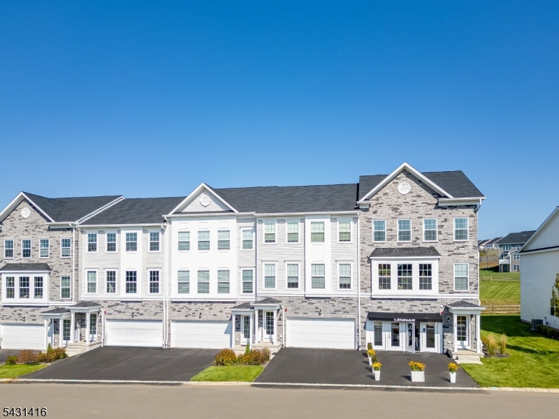 9 Bedford Way, East Hanover Twp.