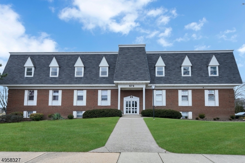 573 VALLEY RD, Suite 9C, Wayne Twp.