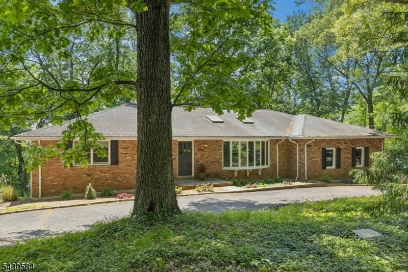 783 Long Hill Rd, Long Hill Twp.