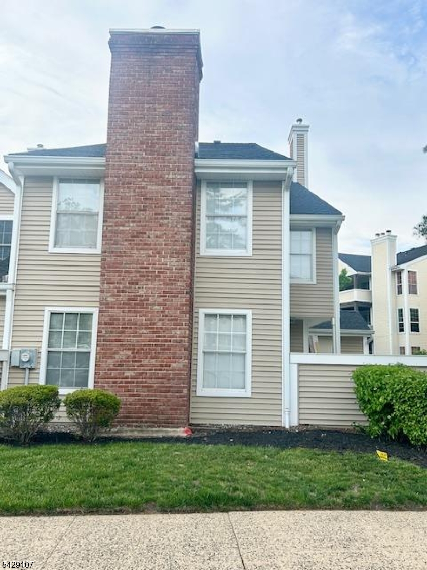 150 Country Club Dr Unit 5, Union Twp.