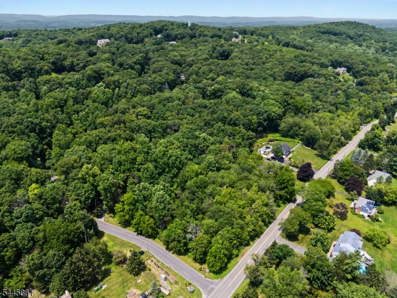 242 W Mountain Rd, Sparta Twp.