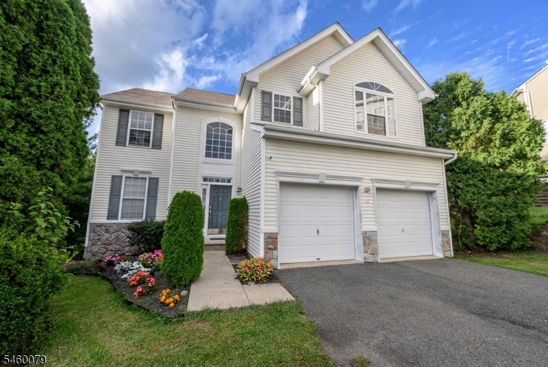 38 Winding Hill Dr, Mount Olive Twp.