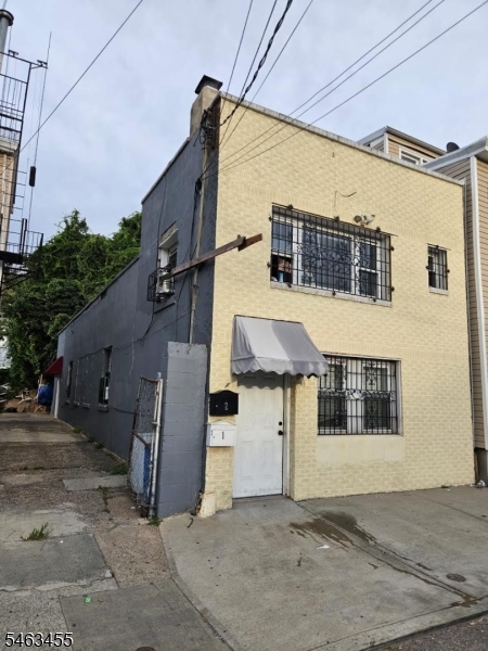 46 E Main St, Paterson City