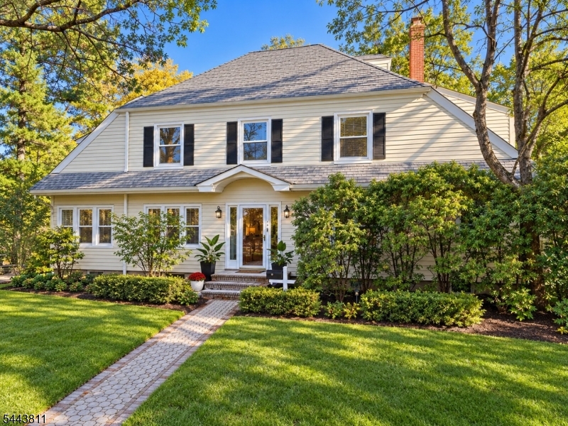 2 Woodland Rd, Maplewood Twp.