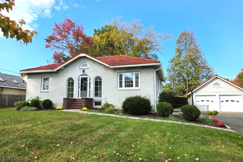 48 Bay St, Long Hill Twp.