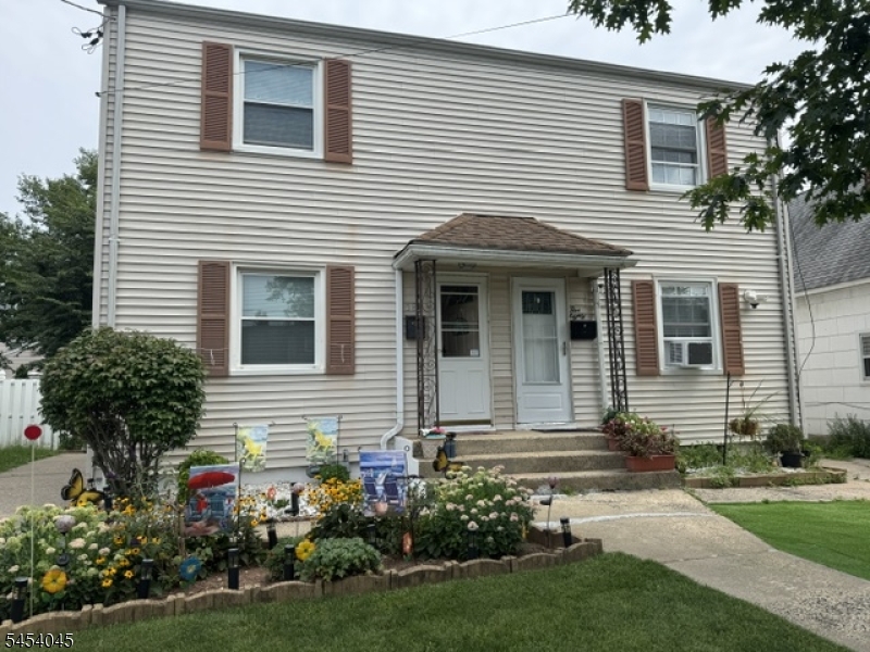582 Garden Ave, Woodbridge Twp.