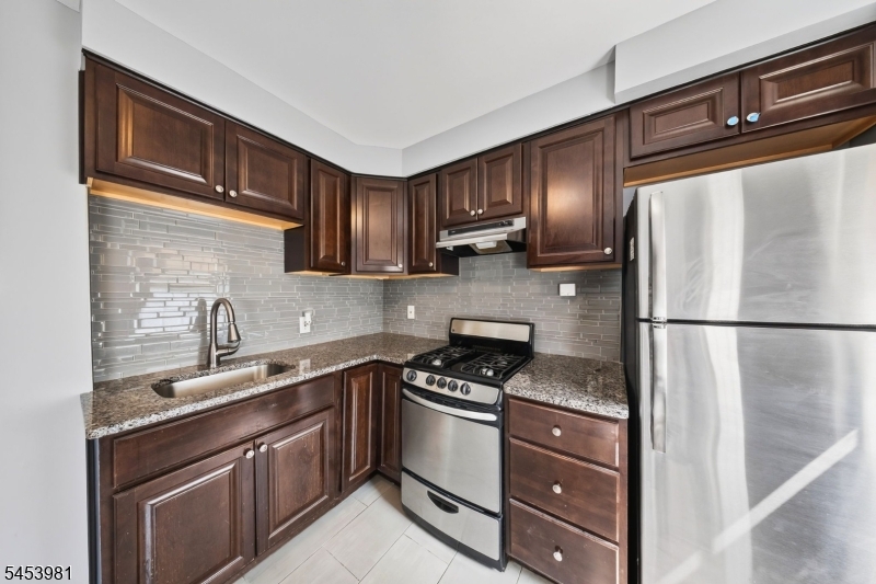 251 Elmwood Ave, Maplewood Twp.