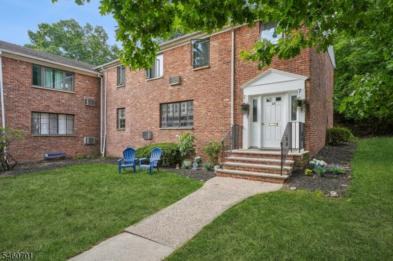 28 Troy Dr, Springfield Twp.