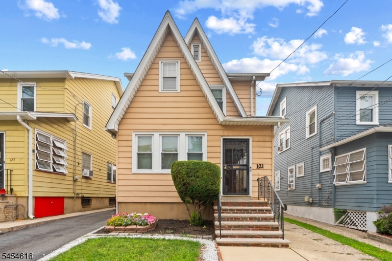 121 Schofield St, Newark City