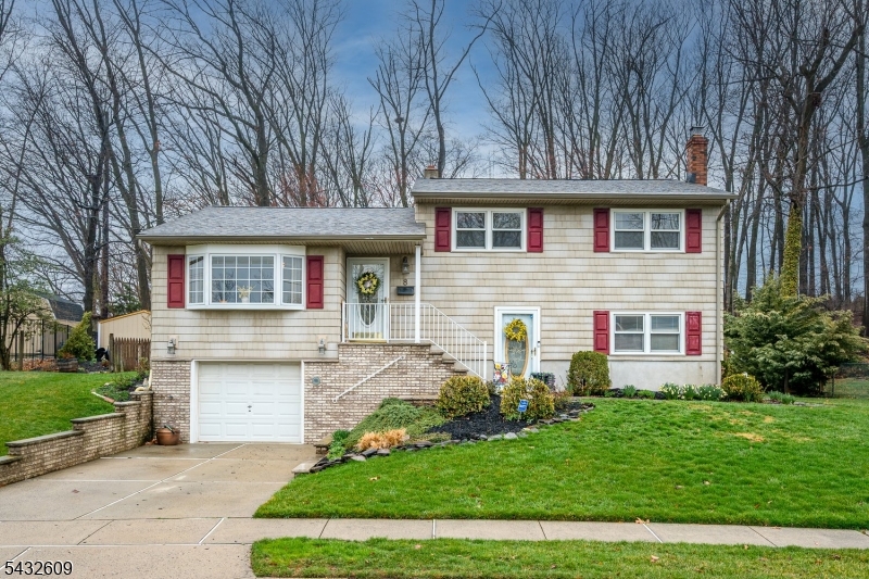 8 Adelphi Ct, Edison Twp.