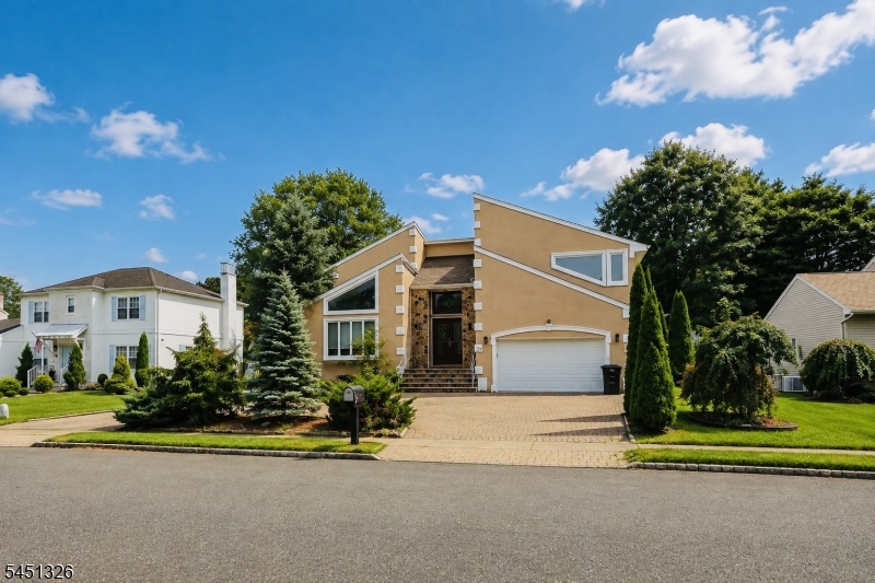 26 BENJAMIN DR, Springfield Twp.