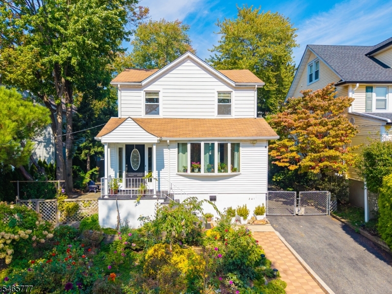 241 Roosevelt St, Teaneck Twp.