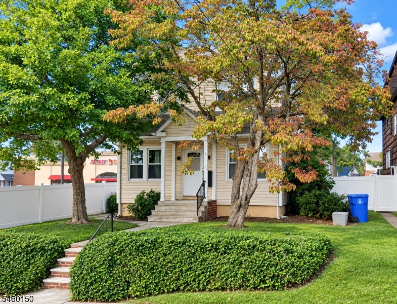 944 Washington Ave — photo 1 of 1