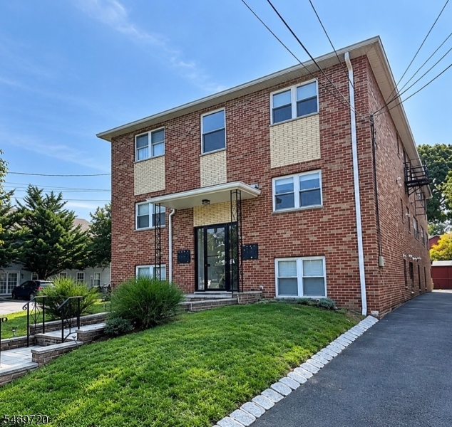 78 Florence Ave Unit 3, Belleville Twp.