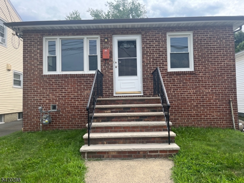 586 Sweetland Ave, Hillside Twp.