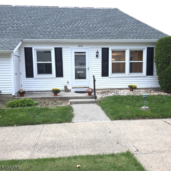 251 Mystic Ln, Monroe Twp.