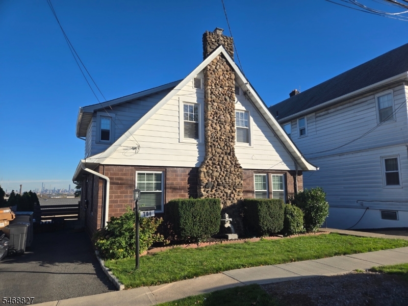 704 3Rd St Unit 2, Lyndhurst Twp.