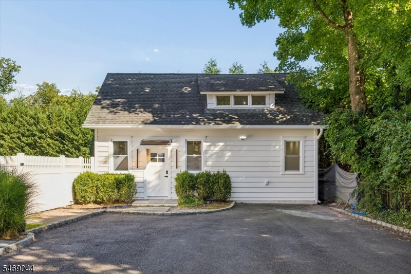 32 Oak Bend Rd, West Orange Twp.