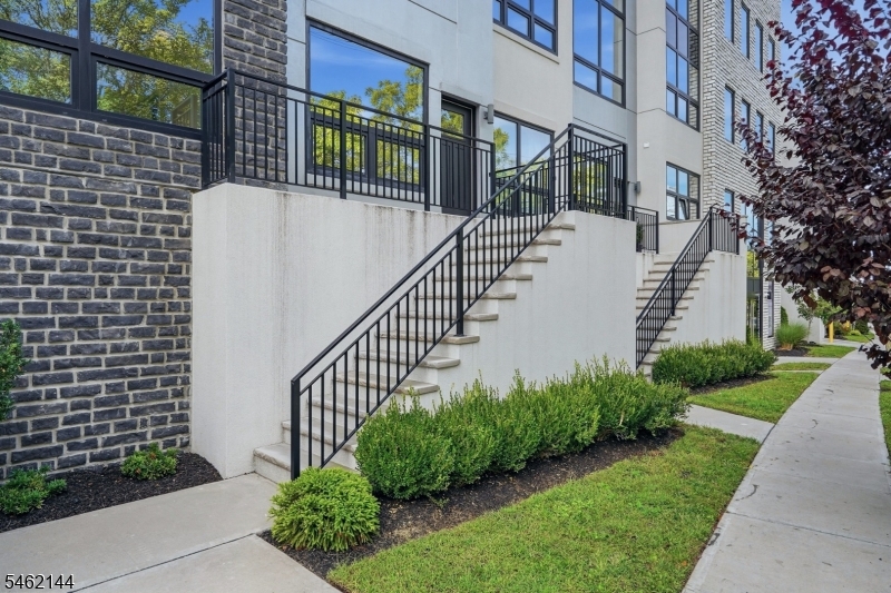 420 River Dr Unit 212, Passaic City