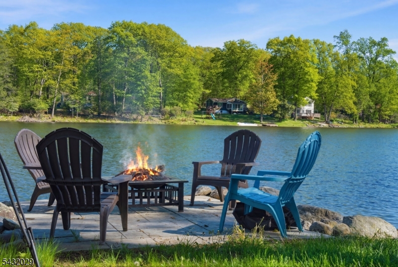 931 Plymouth Lake Dr, Stillwater Twp.
