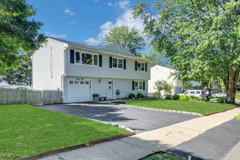 33 Van Buren Ave, Westwood Boro