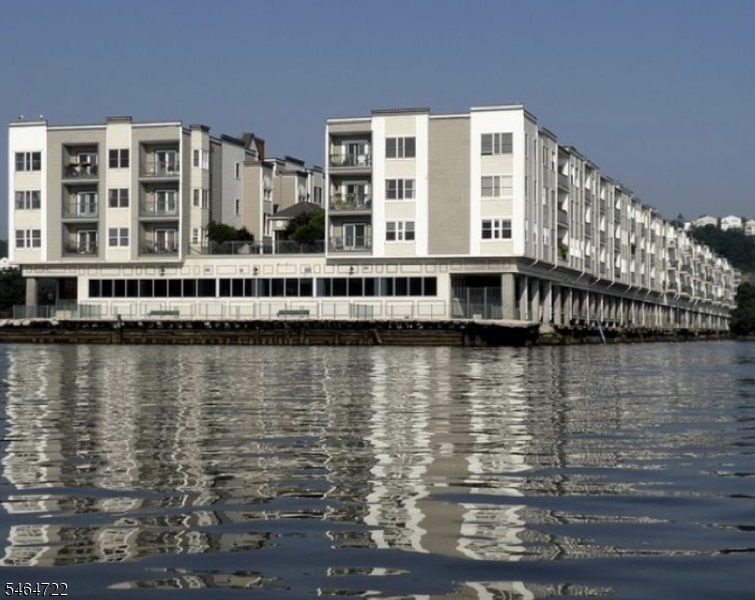 320 The Promenade Unit 320, Edgewater Boro