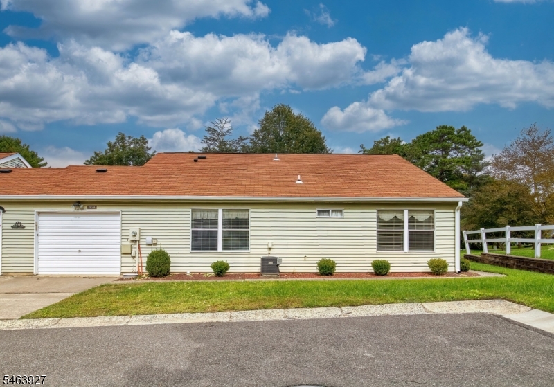 817 Liverpool Cir, Manchester Twp.