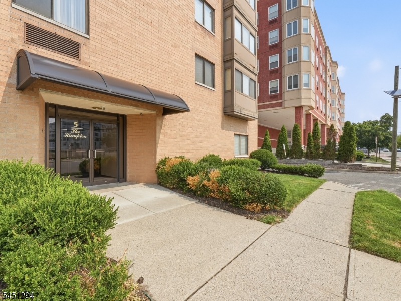 5 Linden St Unit 6i, Hackensack City
