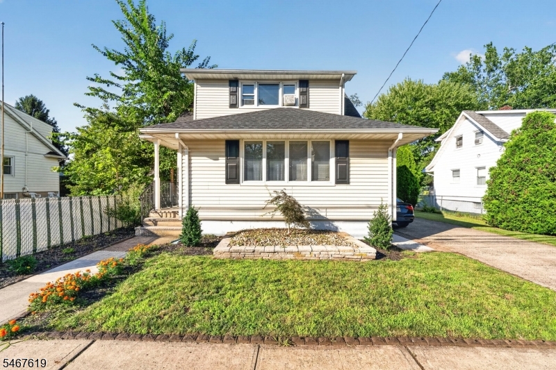 130 Rowland Ave, Clifton City