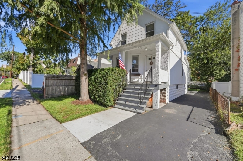 31 Walnut St, Bloomfield Twp.