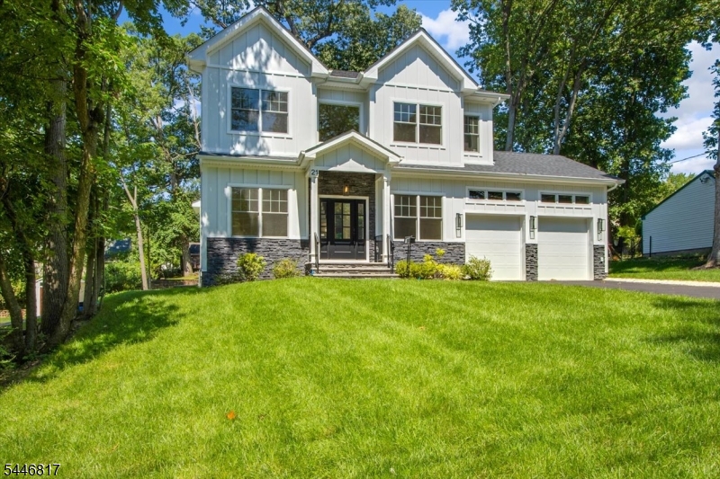 21 Maplewood Dr, Livingston Twp.
