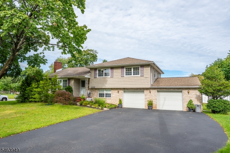 1555 Ratzer Rd, Wayne Twp.