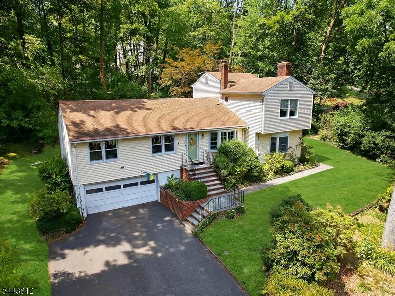 76 Long Hill Rd, Long Hill Twp.