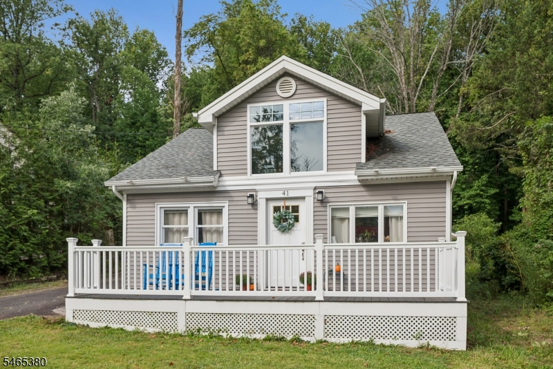 41 HILLCREST ROAD, Warren Twp.